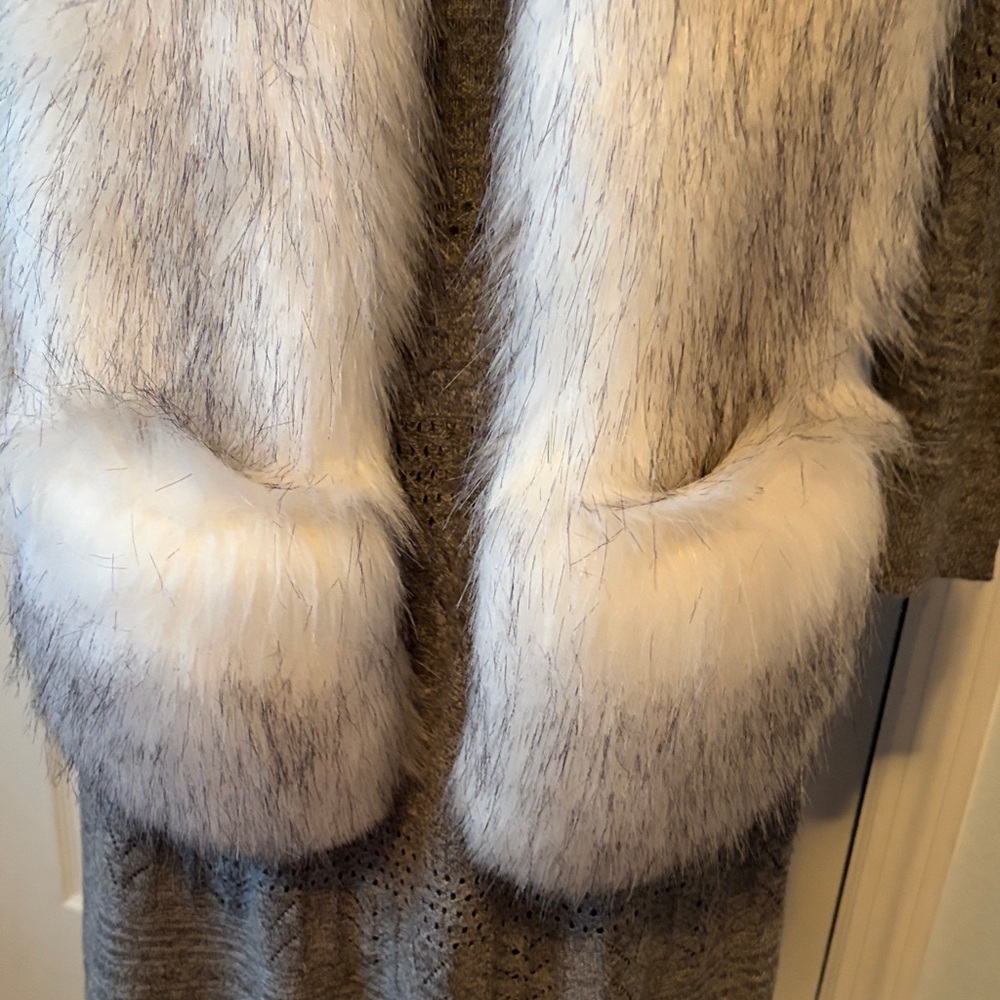 SpiritHoods White Faux Fur Hood with Kitty Ears Collectors Edition - Picture 6 of 16